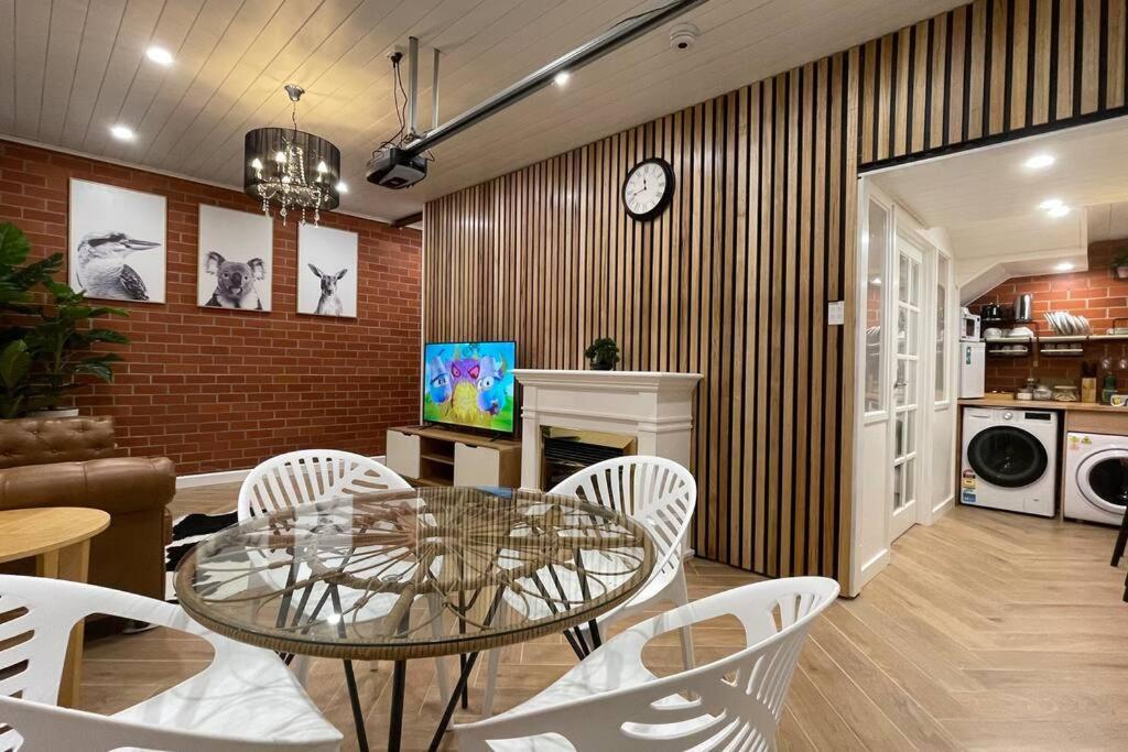 Lovely Brick Cottage With Amazing Water View Hobart Exterior foto